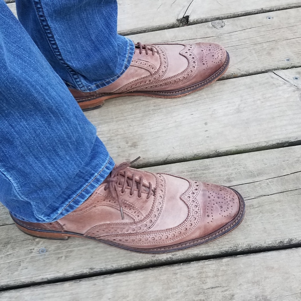 Allen Edmonds Neumok wingtip 9 B